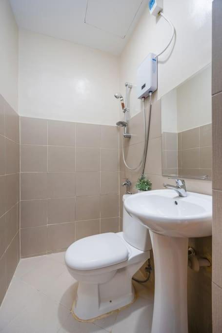 Holiday home Whole 3br Furnished Townhouse Near It Park With Parking, Fast Wifi, Netflix And