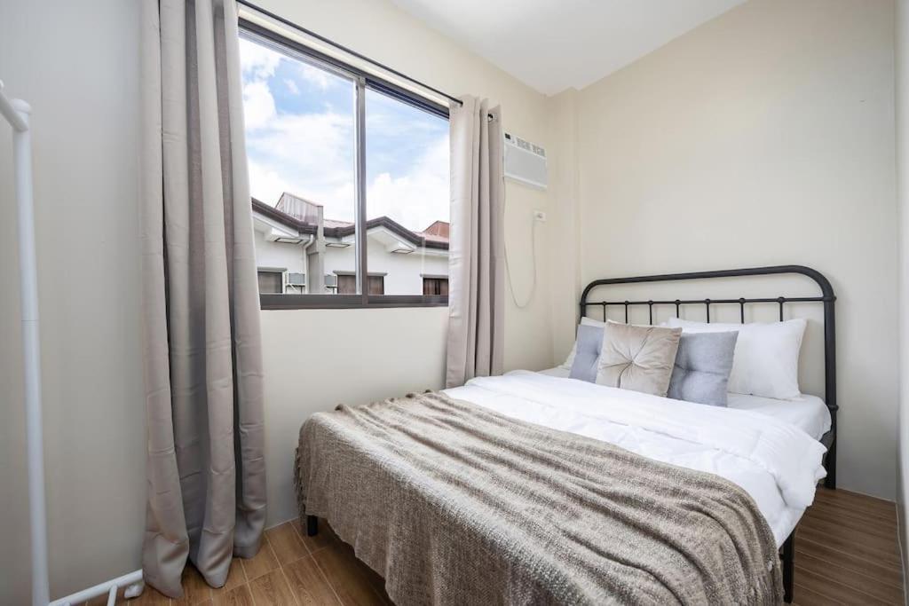 Whole 3br Furnished Townhouse Near It Park With Parking, Fast Wifi, Netflix And Holiday home Cebu