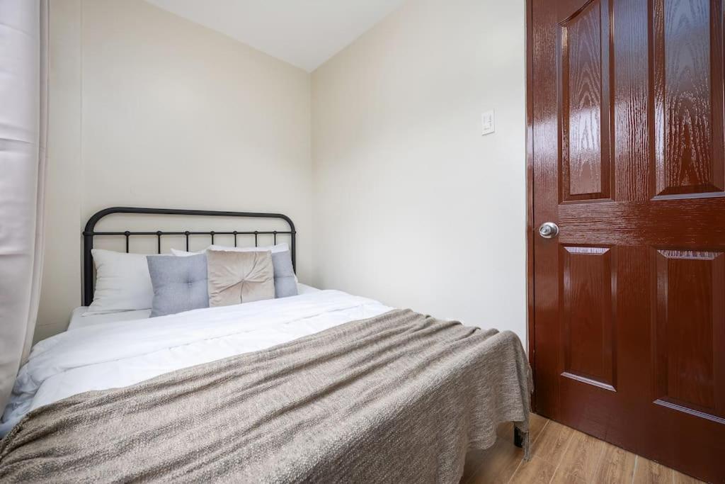 Whole 3br Furnished Townhouse Near It Park With Parking, Fast Wifi, Netflix And Cebu