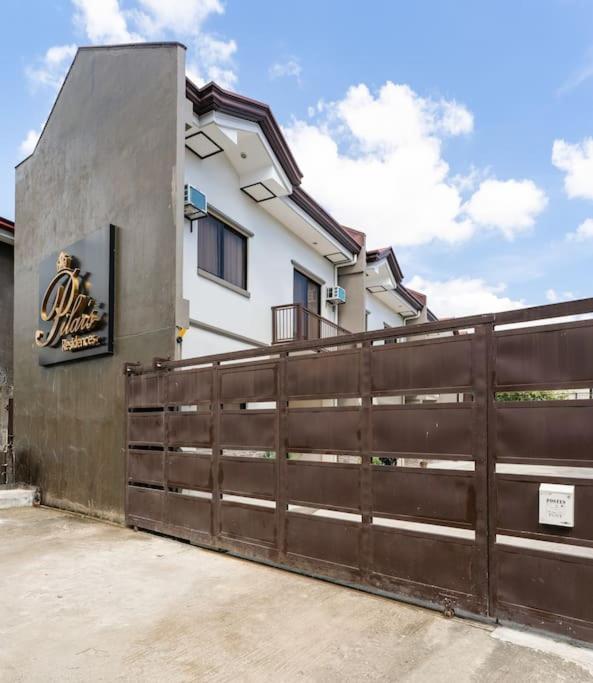 Holiday home Whole 3br Furnished Townhouse Near It Park With Parking, Fast Wifi, Netflix And Cebu