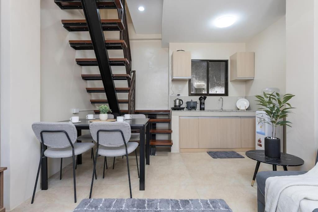 Holiday home Whole 3br Furnished Townhouse Near It Park With Parking, Fast Wifi, Netflix And *