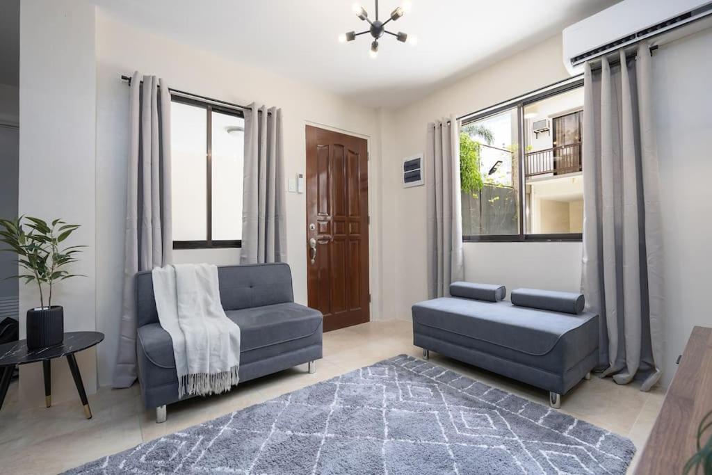 Whole 3br Furnished Townhouse Near It Park With Parking, Fast Wifi, Netflix And * Cebu
