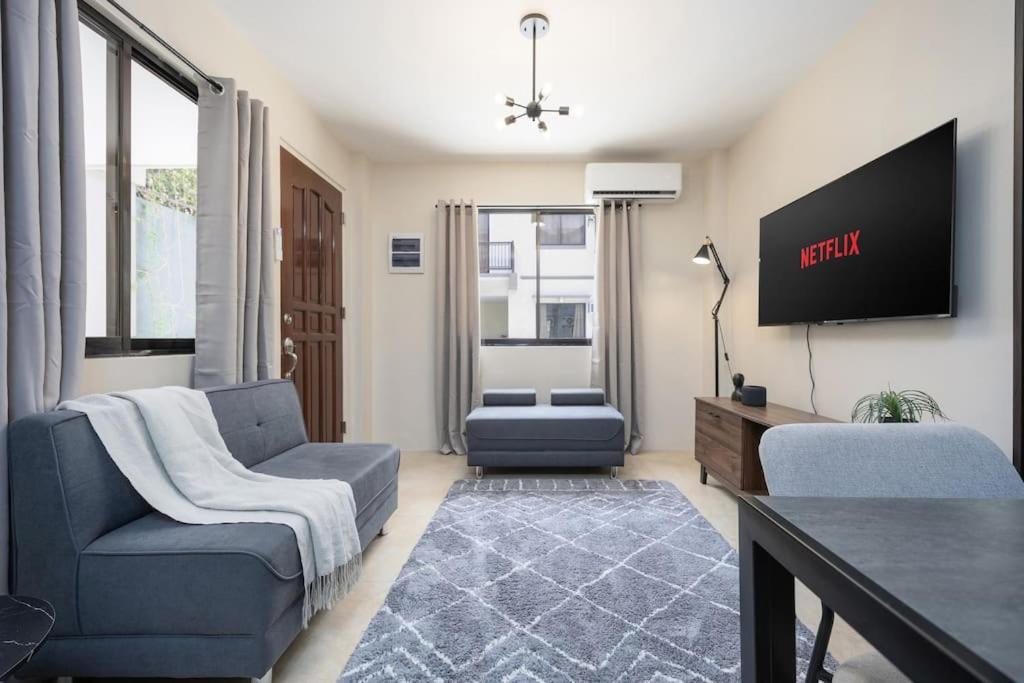 Holiday home Whole 3br Furnished Townhouse Near It Park With Parking, Fast Wifi, Netflix And *
