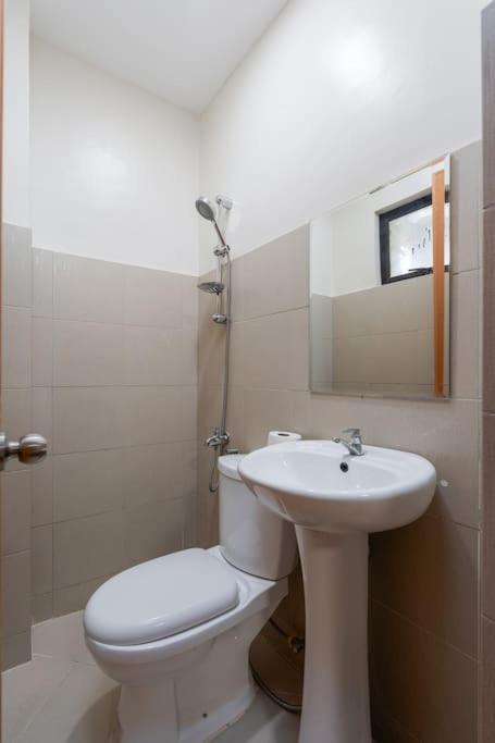 Whole 3br Furnished Townhouse Near It Park With Parking, Fast Wifi, Netflix And * Cebu