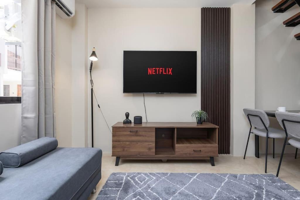 Whole 3br Furnished Townhouse Near It Park With Parking, Fast Wifi, Netflix And Cebu