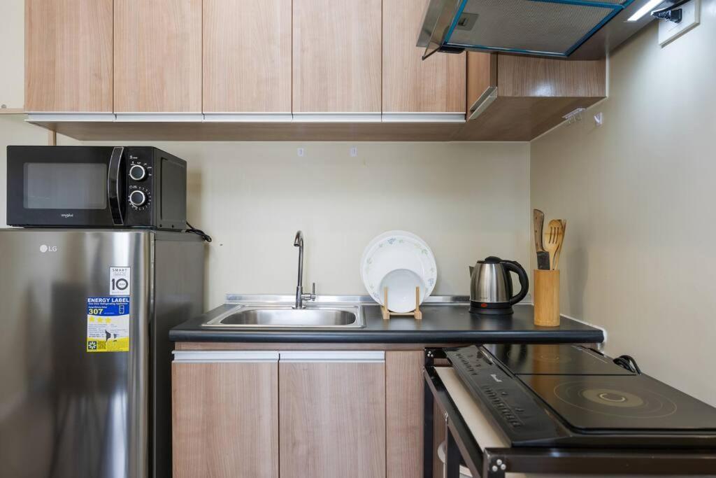 Furnished 2-bedroom In Avida Towers Riala, It Park With Fast Wifi, Netflix, Pool And Apartment