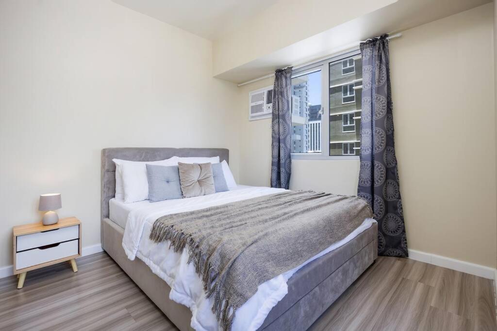 Furnished 2-bedroom In Avida Towers Riala, It Park With Fast Wifi, Netflix, Pool And * Cebu