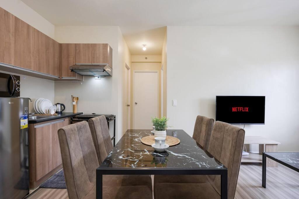 Furnished 2-bedroom In Avida Towers Riala, It Park With Fast Wifi, Netflix, Pool And