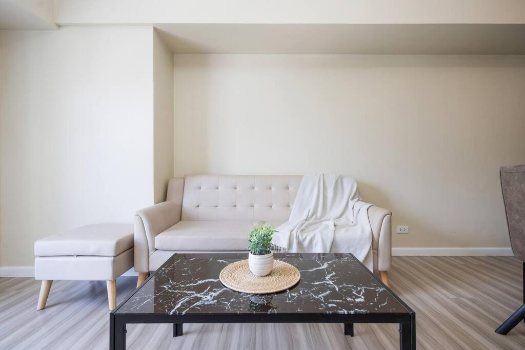 Apartment Furnished 2-bedroom In Avida Towers Riala, It Park With Fast Wifi, Netflix, Pool And *