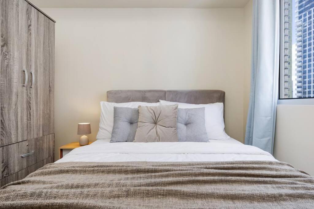 Apartment Furnished 2-bedroom In Avida Towers Riala, It Park With Fast Wifi, Netflix, Pool And *