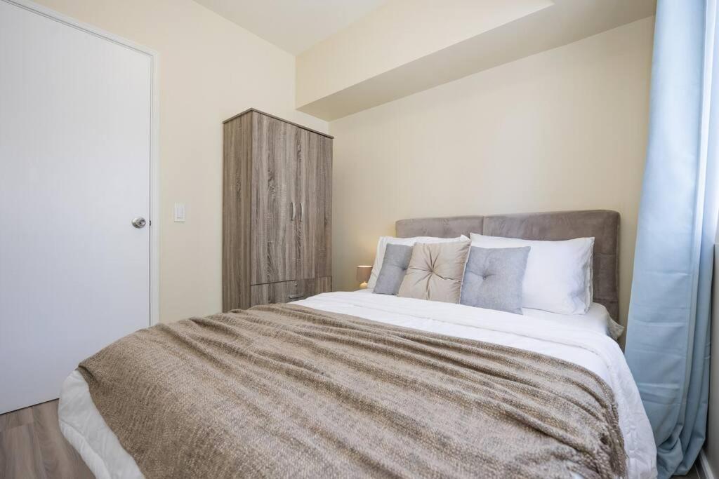 Furnished 2-bedroom In Avida Towers Riala, It Park With Fast Wifi, Netflix, Pool And Cebu