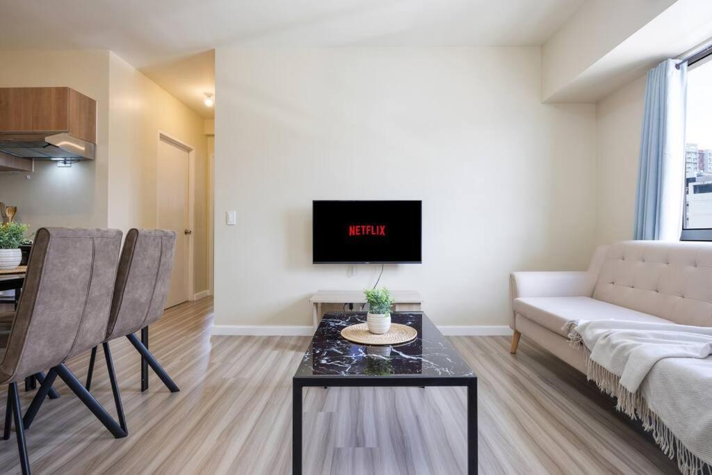 Furnished 2-bedroom In Avida Towers Riala, It Park With Fast Wifi, Netflix, Pool And