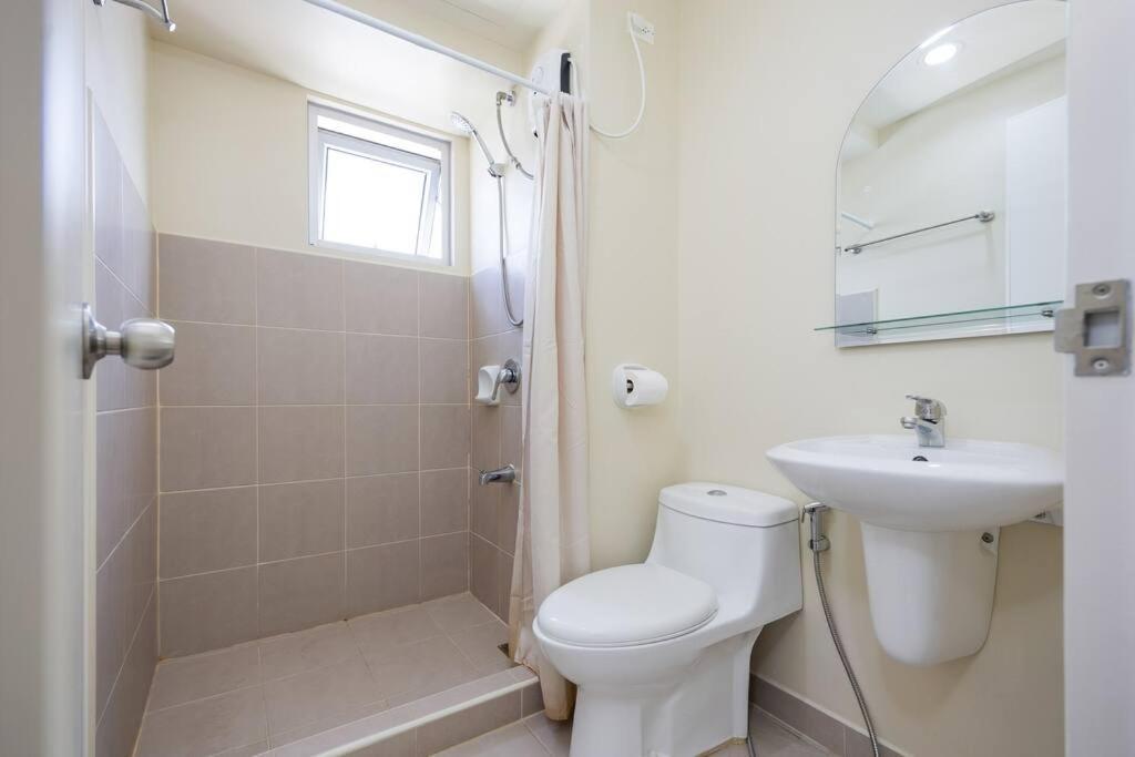 Furnished 2-bedroom In Avida Towers Riala, It Park With Fast Wifi, Netflix, Pool And Apartment