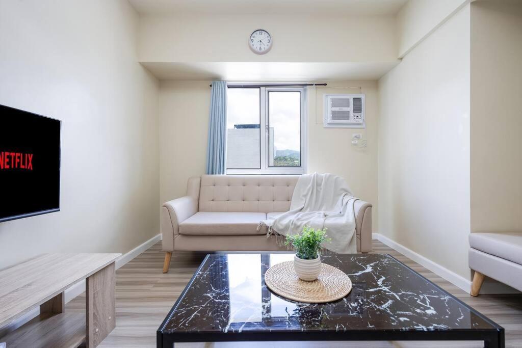 Furnished 2-bedroom In Avida Towers Riala, It Park With Fast Wifi, Netflix, Pool And Apartment *