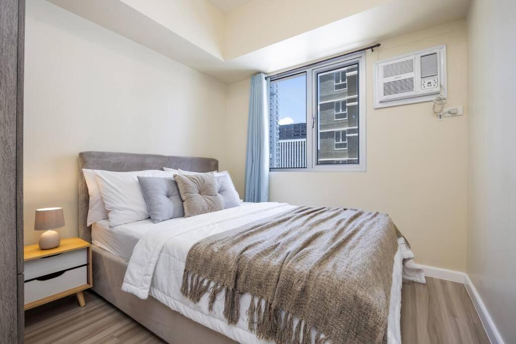 Apartment Furnished 2-bedroom In Avida Towers Riala, It Park With Fast Wifi, Netflix, Pool And *