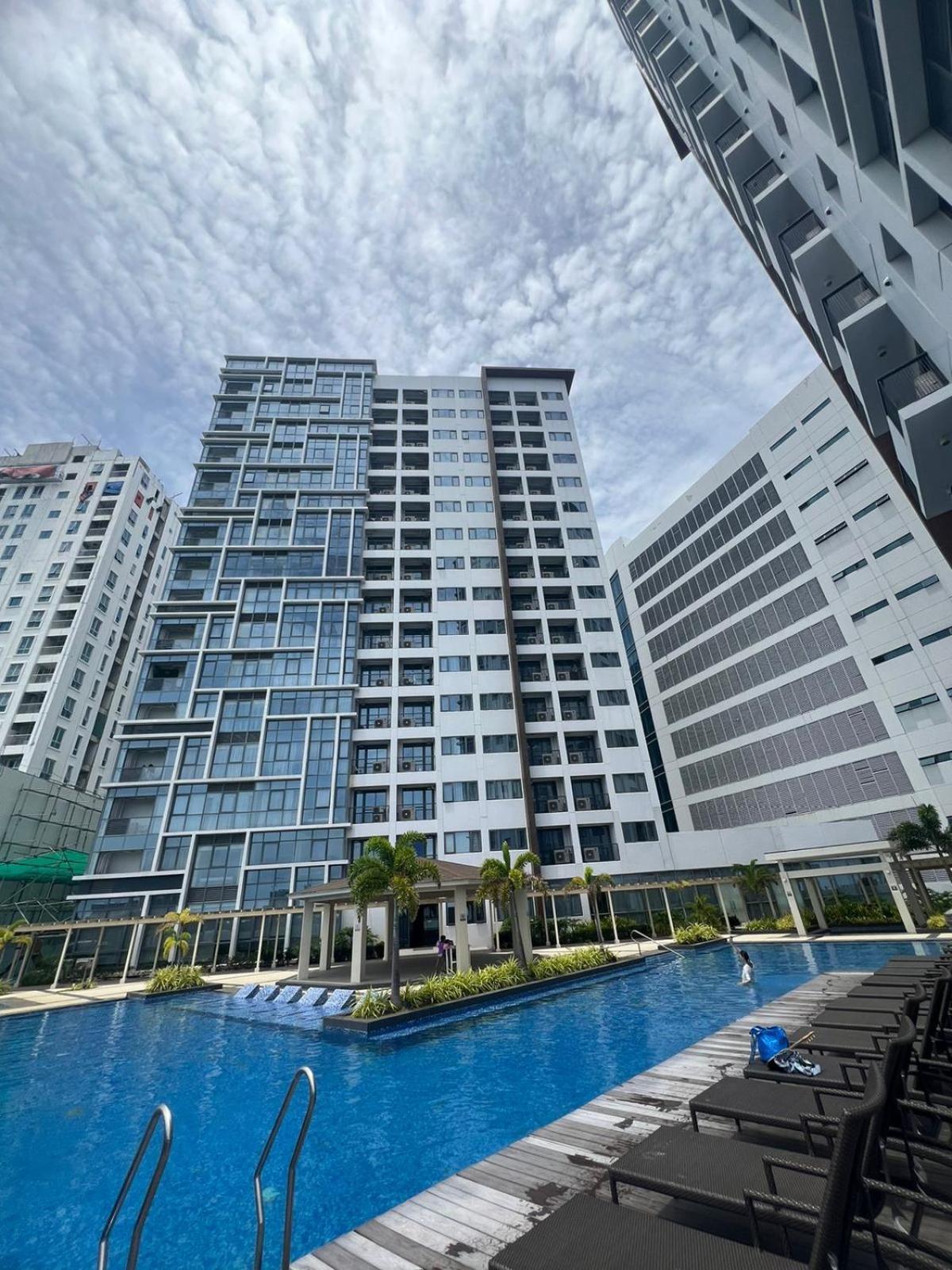 Exec 1br For 6 Person One Manchester Place With Pool And 350 Pass Lapu-Lapu City