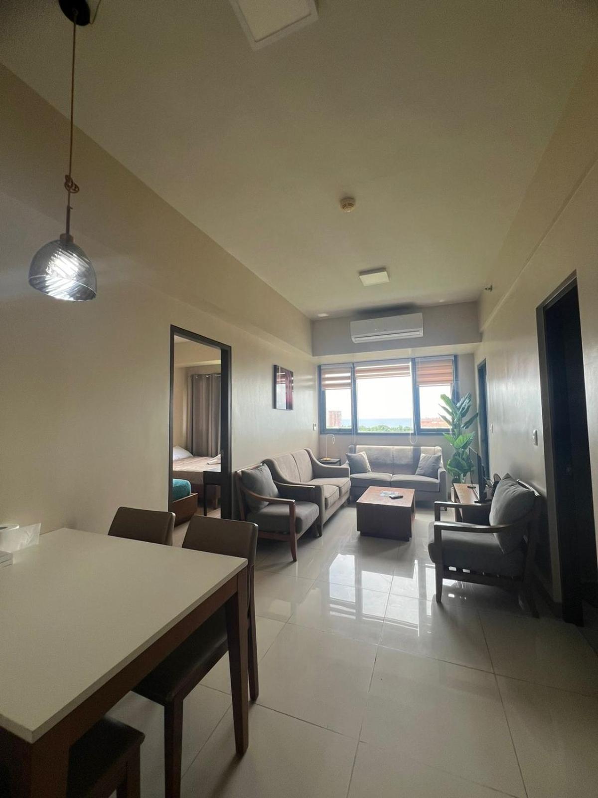 Exec 1br For 6 Person One Manchester Place With Pool And 350 Pass