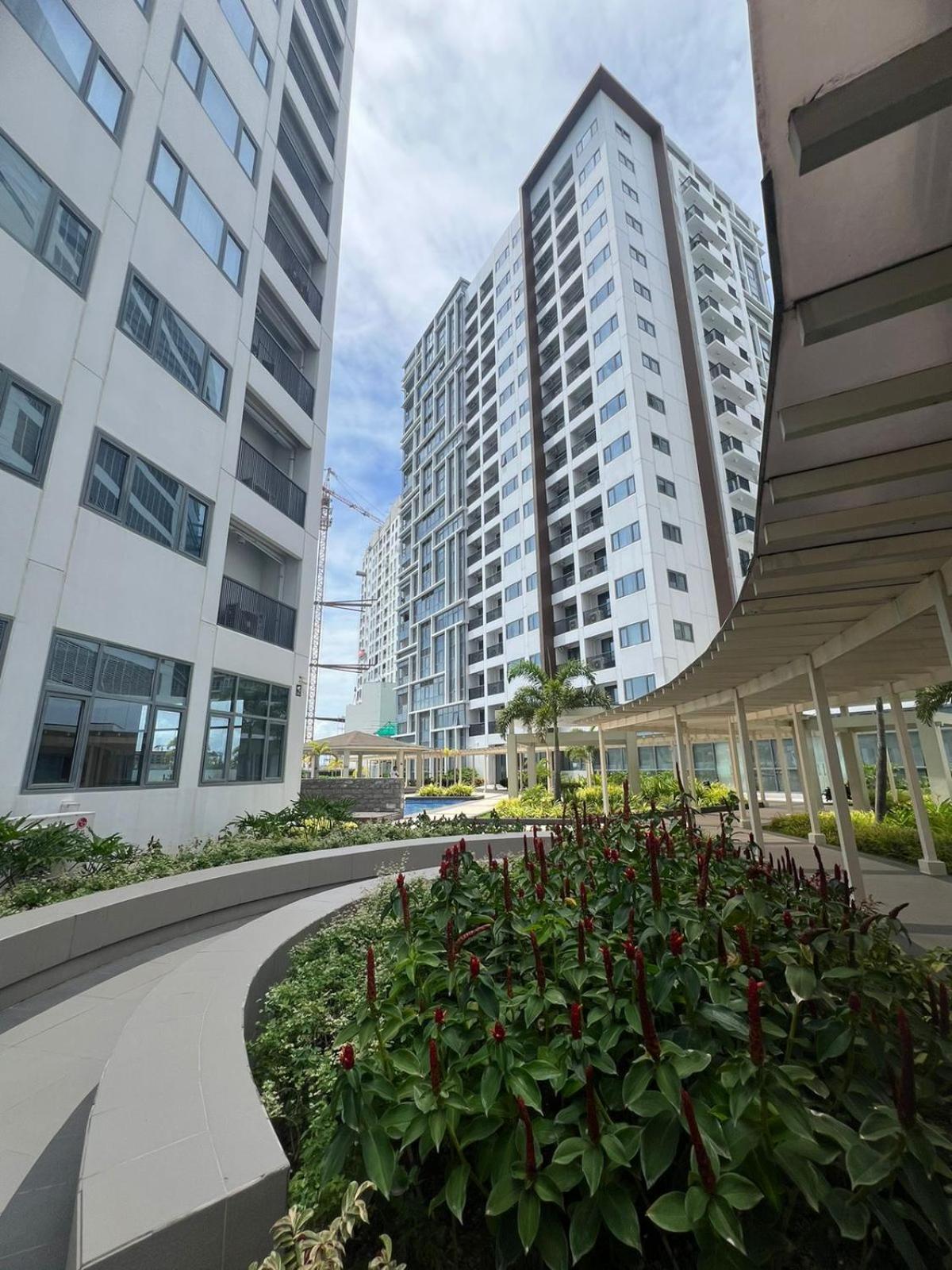 Exec 1br For 6 Person One Manchester Place With Pool And 350 Pass *