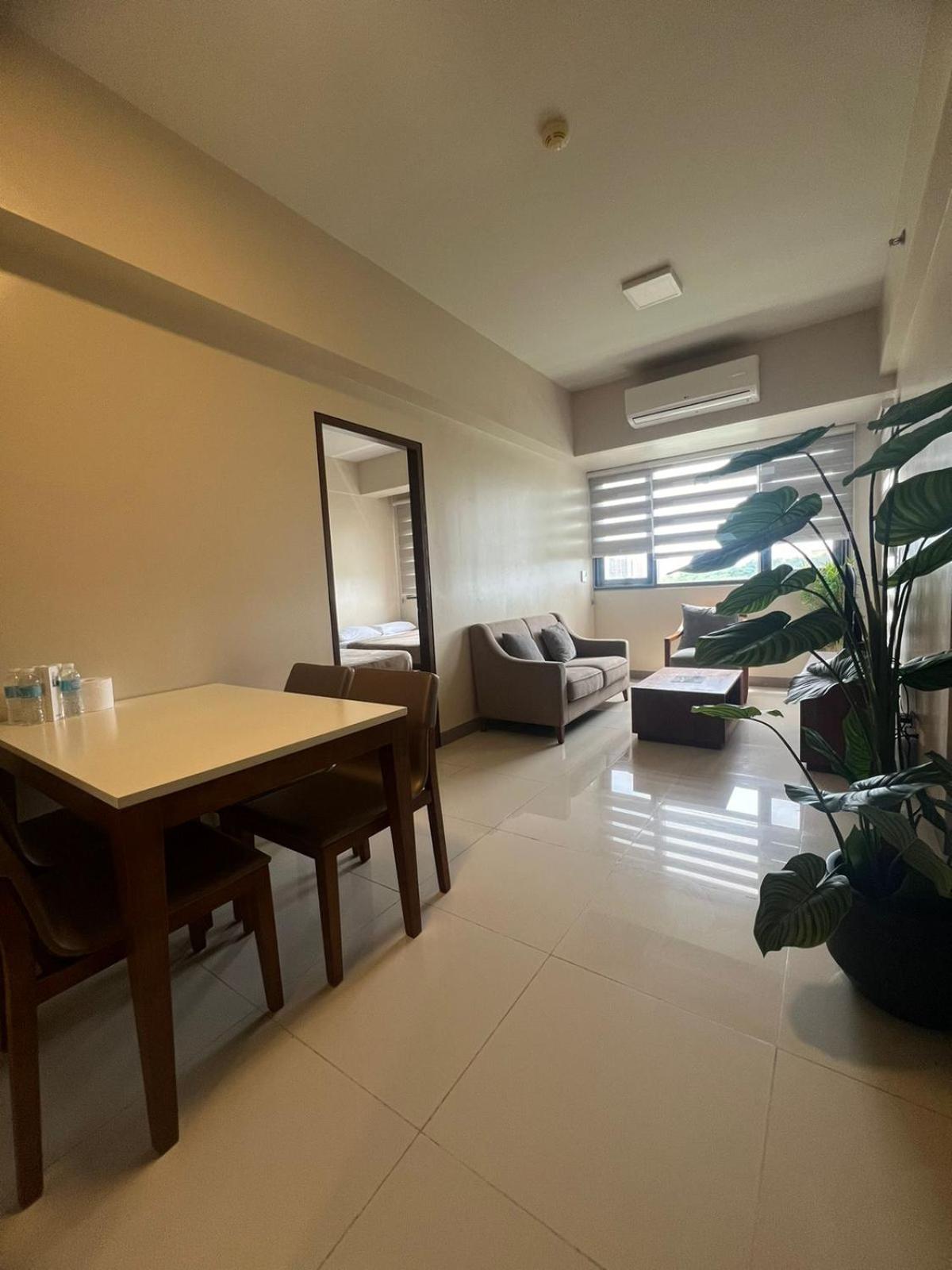 Exec 1br For 6 Person One Manchester Place With Pool And 350 Pass Apartment *
