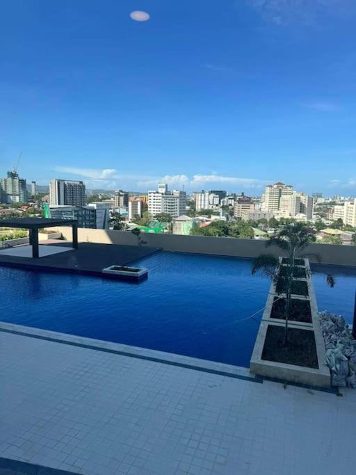Apartment 200mbps Wifi, Luxury Near Ayala *