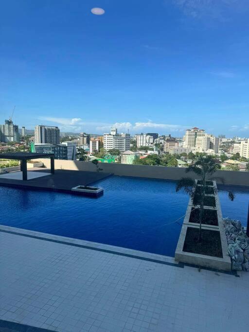 200mbps Wifi, Luxury Near Ayala Apartment