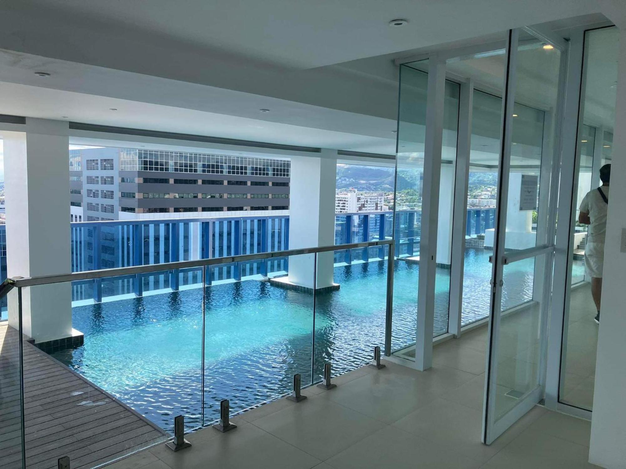 38 Park Avenue Right In The Heart Of It Park Cebu, 55 Inches Tv, Wifi Apartment *