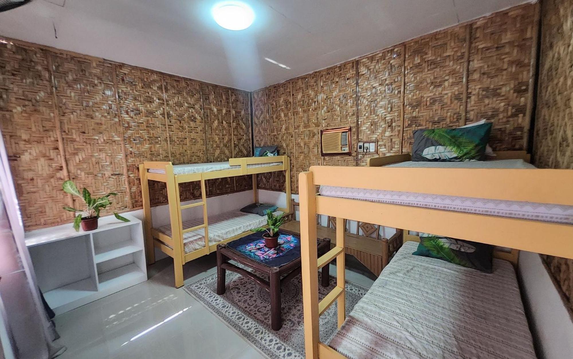 Hostel Nipaville Camphouse *