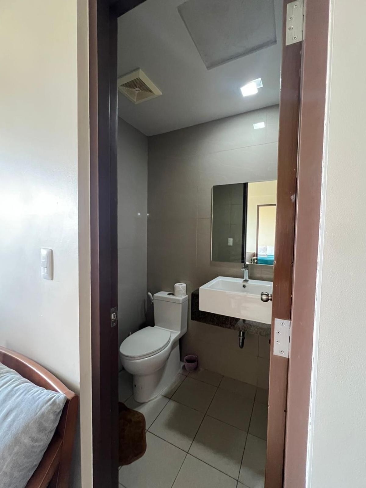 Exec 1br For 6 Person One Manchester Place With Pool And 350 Pass * Lapu-Lapu City