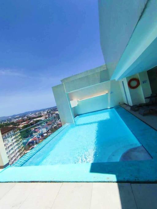 Near Ayala And It Park With Free Pool Wi-fi And Netflix * Cebu