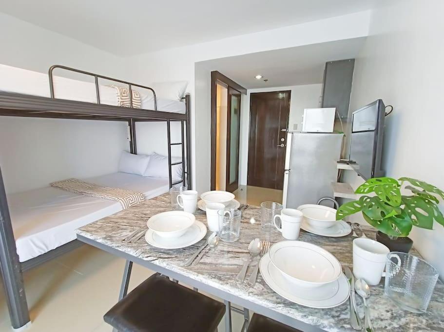 Apartment Near Ayala And It Park With Free Pool Wi-fi And Netflix Cebu