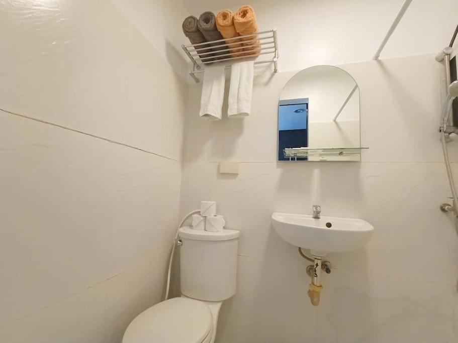 Near Ayala And It Park With Free Pool Wi-fi And Netflix *