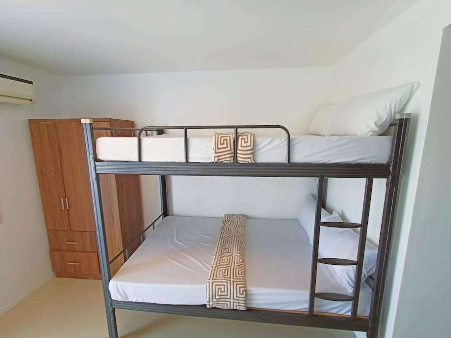 Near Ayala And It Park With Free Pool Wi-fi And Netflix * Cebu