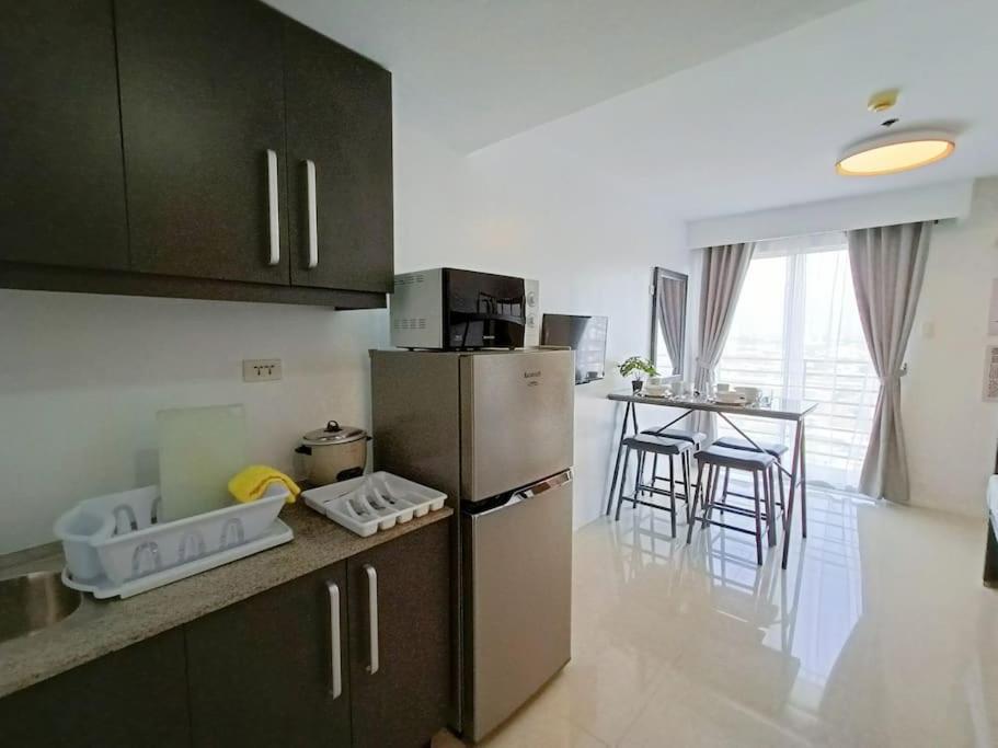 Apartment Near Ayala And It Park With Free Pool Wi-fi And Netflix *