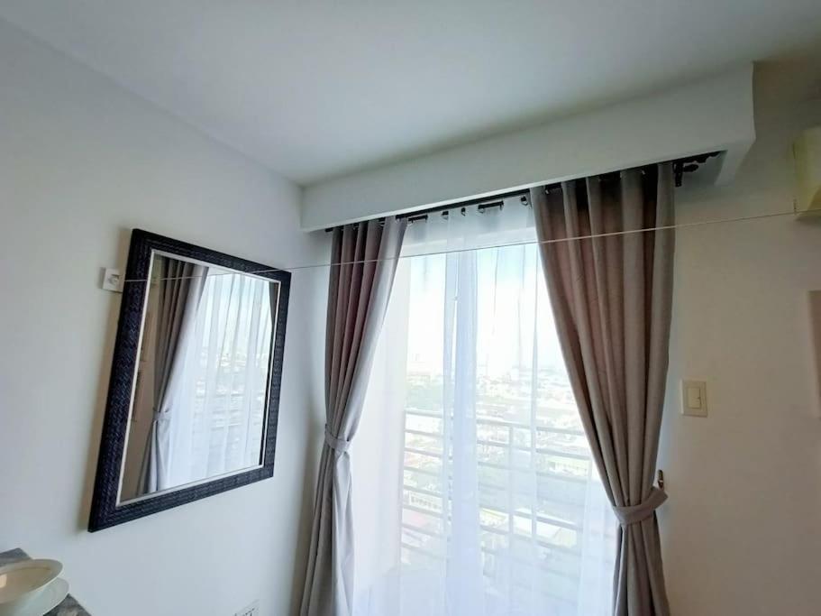 Near Ayala And It Park With Free Pool Wi-fi And Netflix Apartment