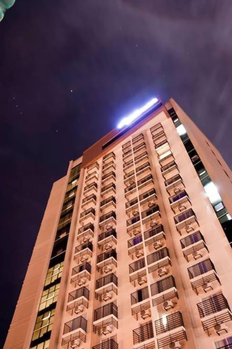Near Ayala And It Park With Free Pool Wi-fi And Netflix Apartment