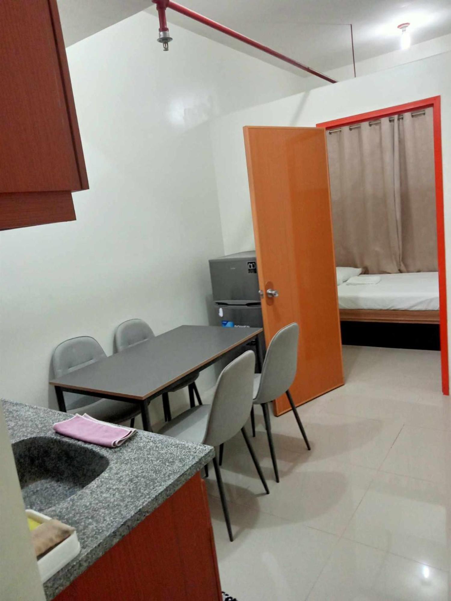 A Place To In Apartment *
