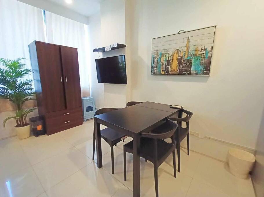 14t Walking Distance To Ayala And It Park With Wifi Apartment