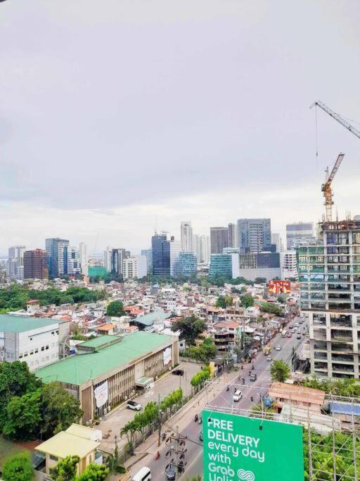 14b Walking Distance To Ayala And It Park With Wifi *