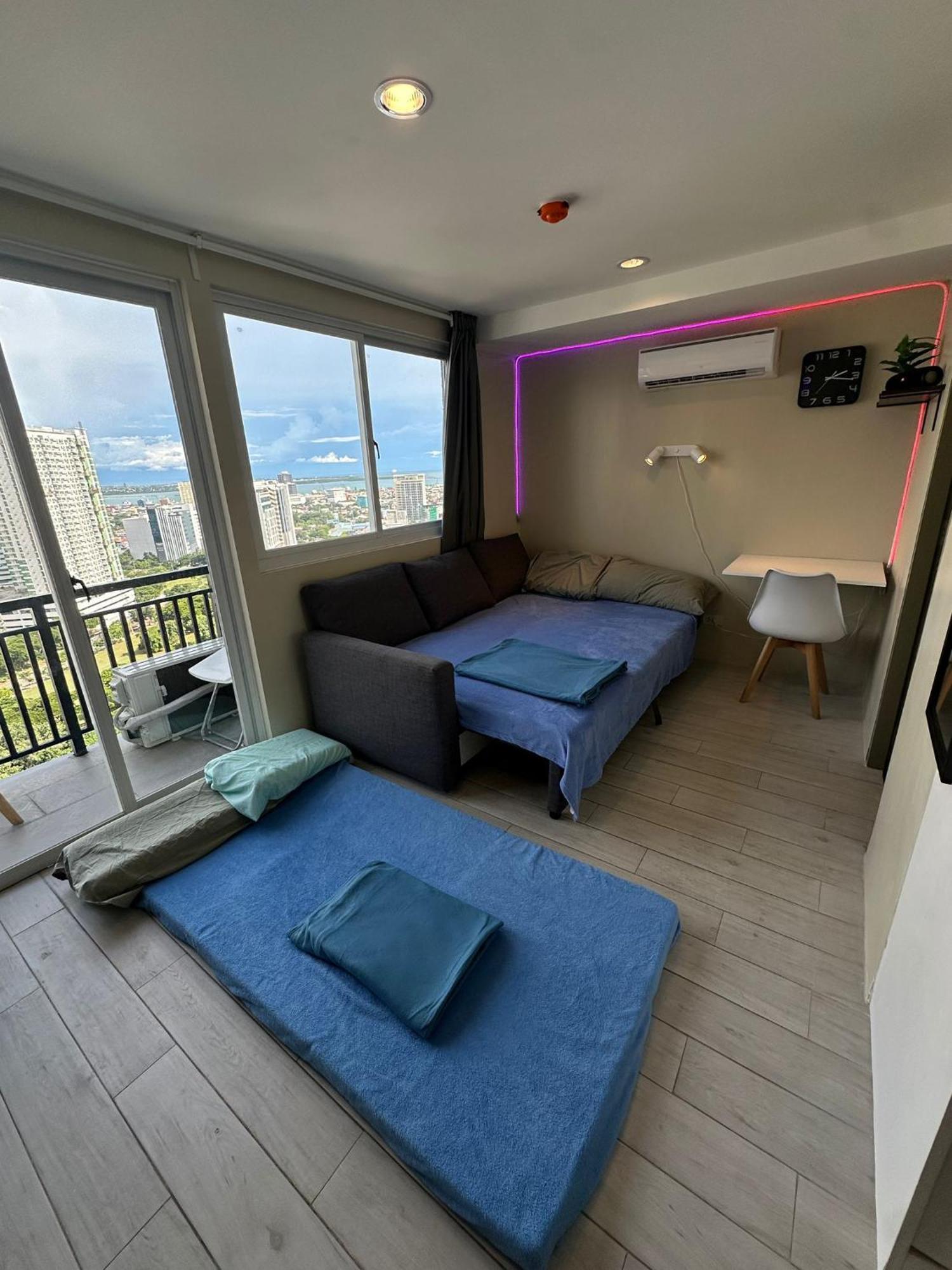 Apartamento Modern & Comfy - Steps From Ayala Mall,