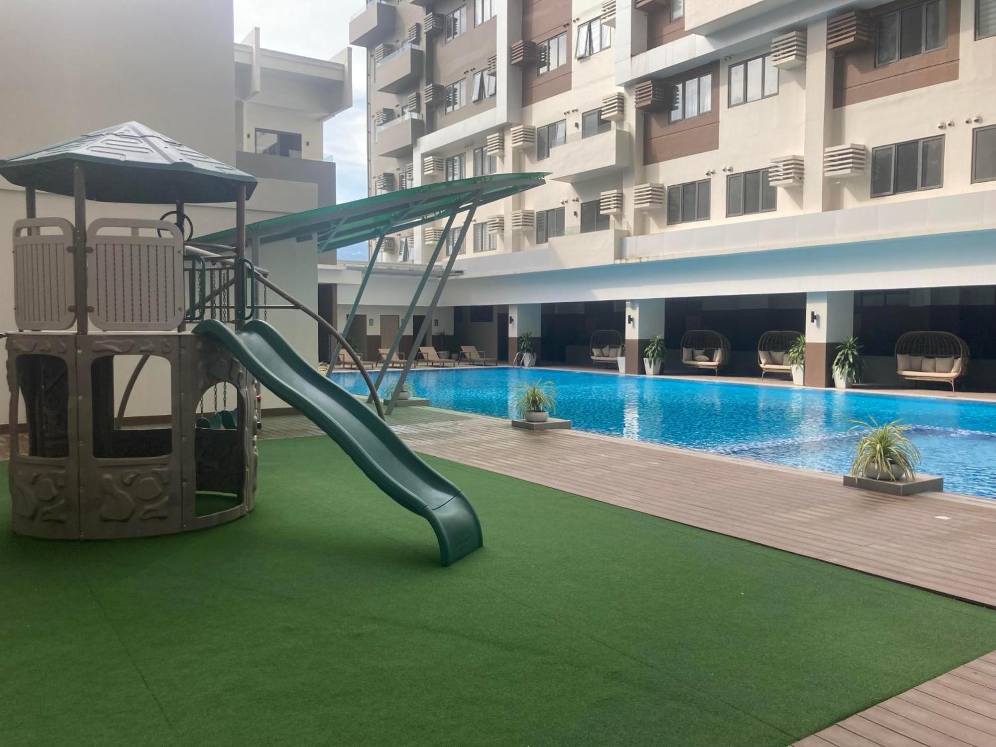 Be Residences Luxury Apartments, Ac, Pool, Gym Cebu