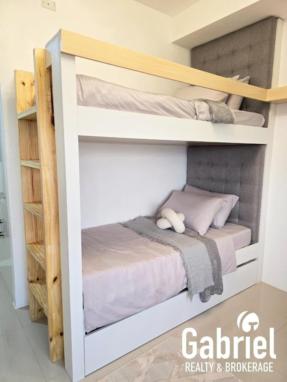 Apartment Cozy & Stylish Unit In The Heart Of *