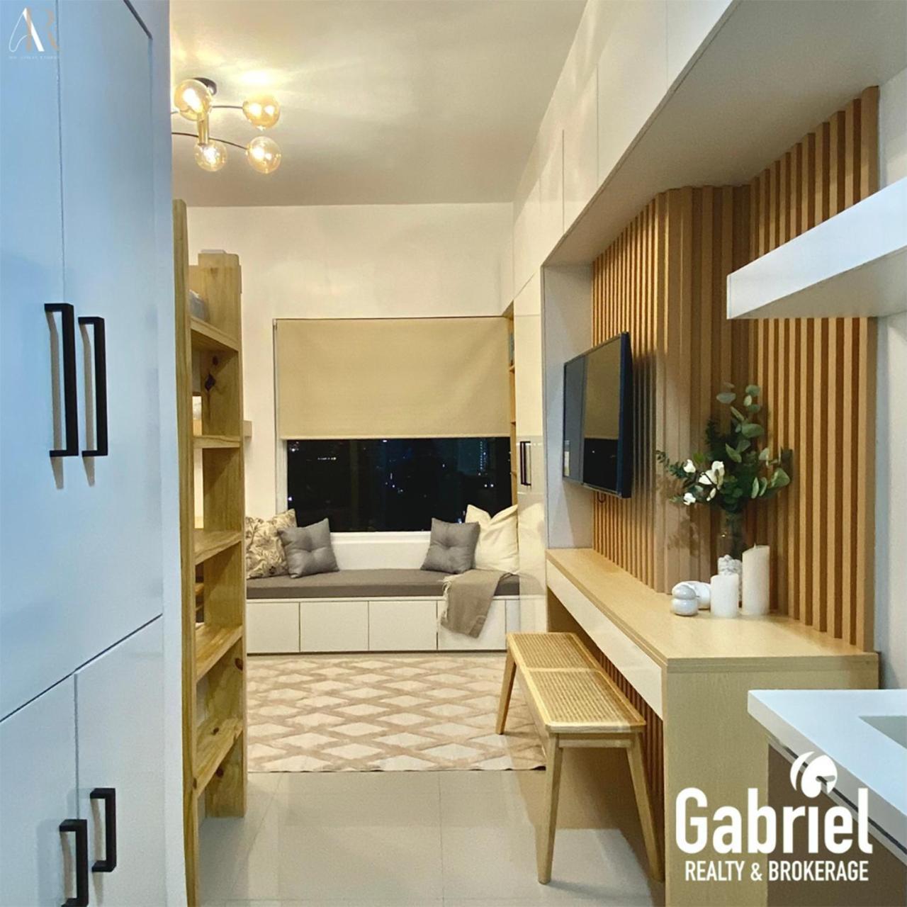 Cozy & Stylish Unit In The Heart Of *