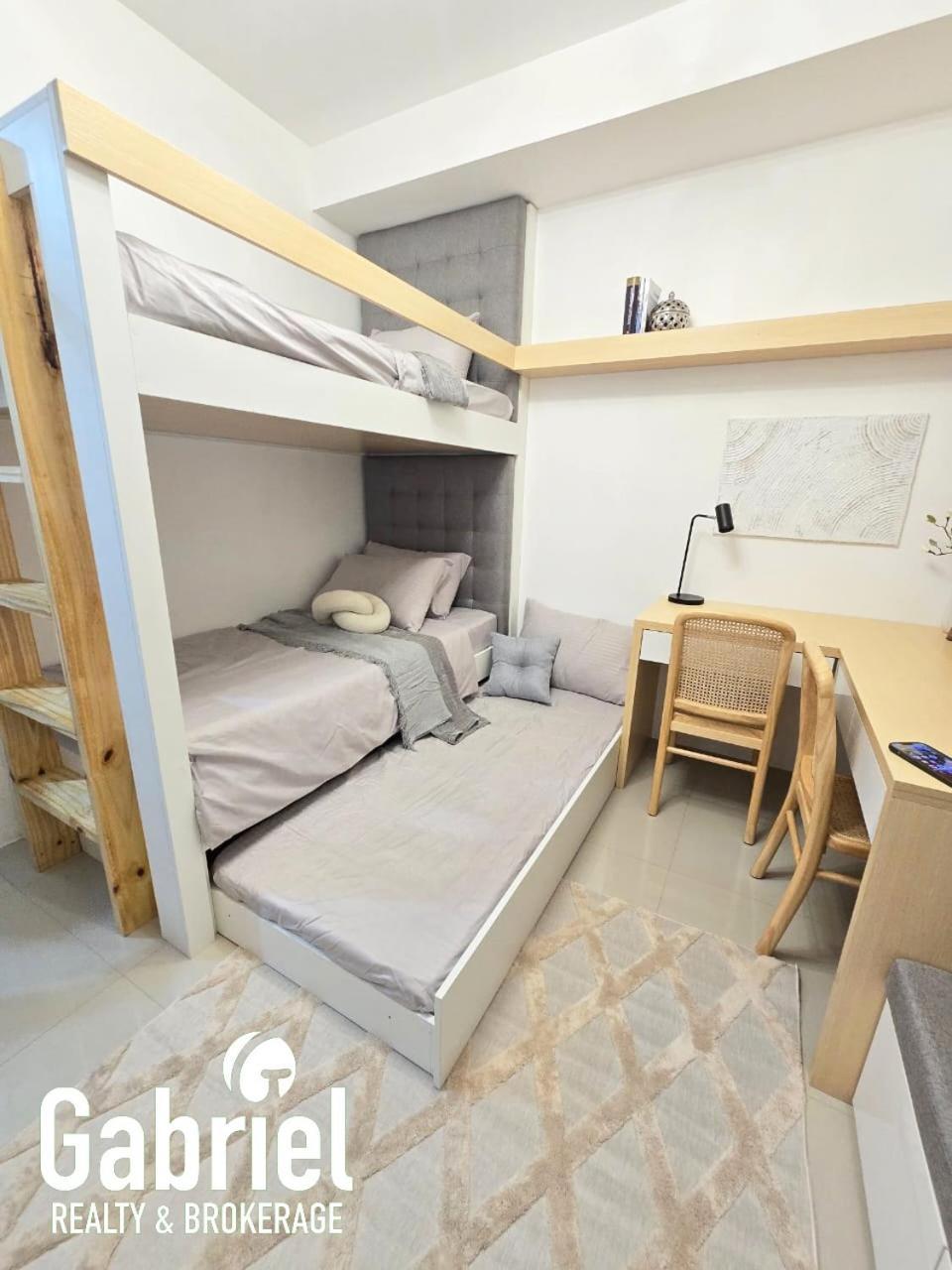 Cozy & Stylish Unit In The Heart Of