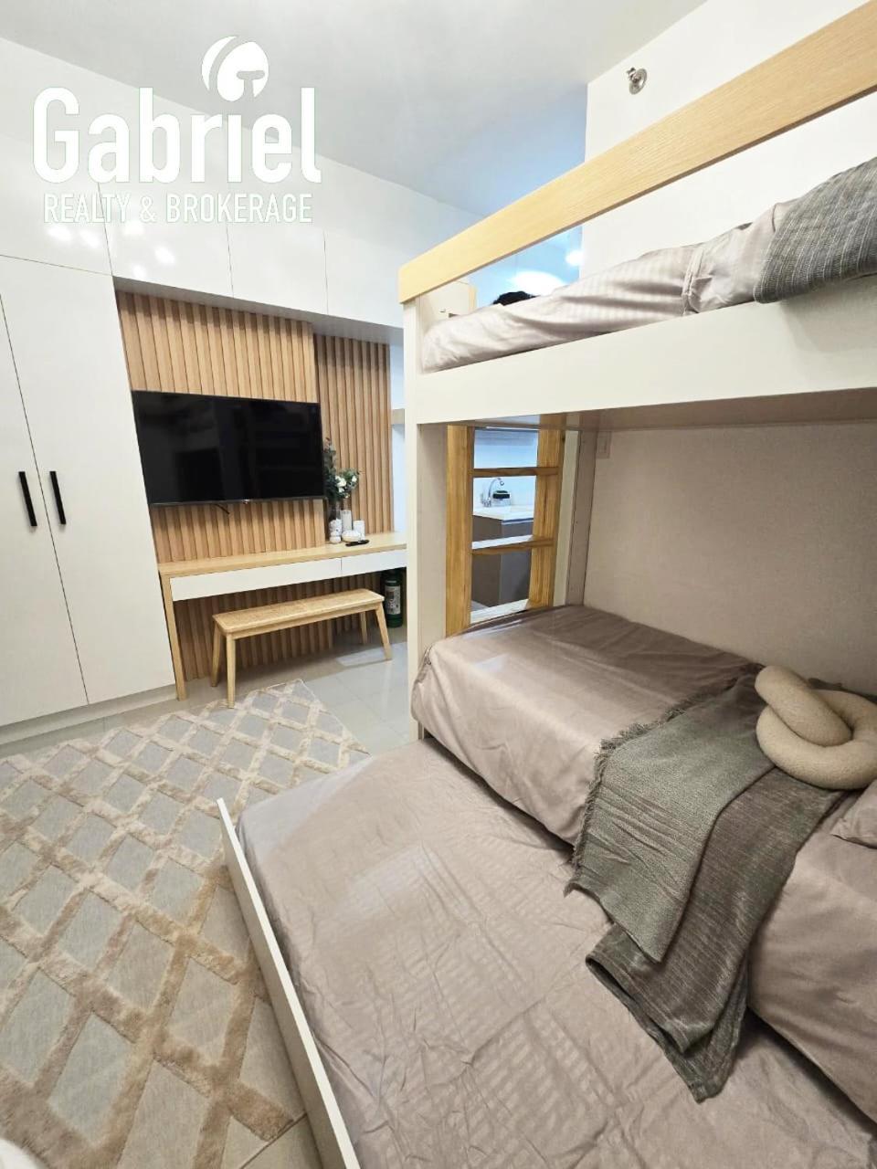 Cozy & Stylish Unit In The Heart Of *
