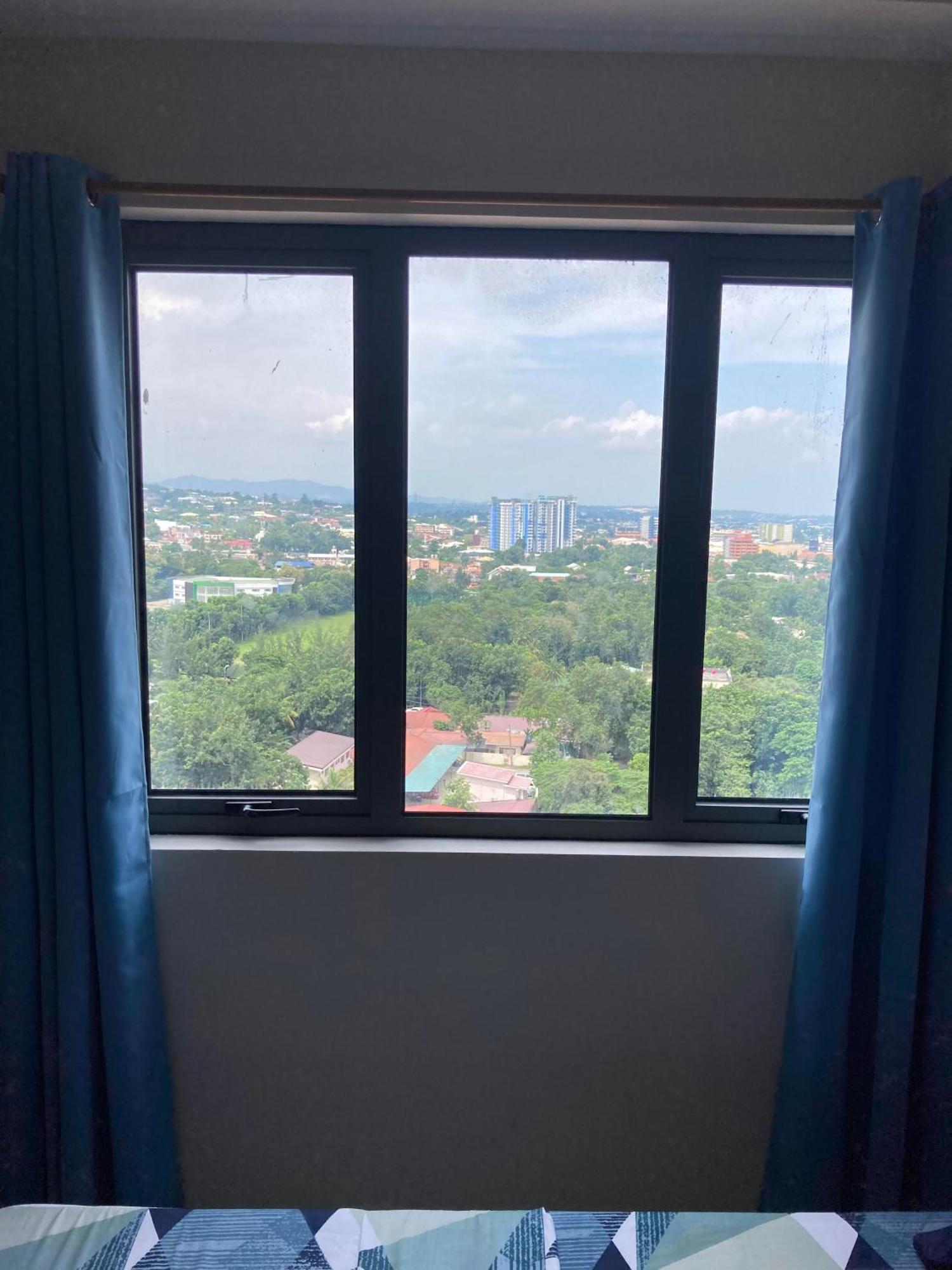 Be Residences Luxury Apartments, Ac, Pool, Gym * Cebu