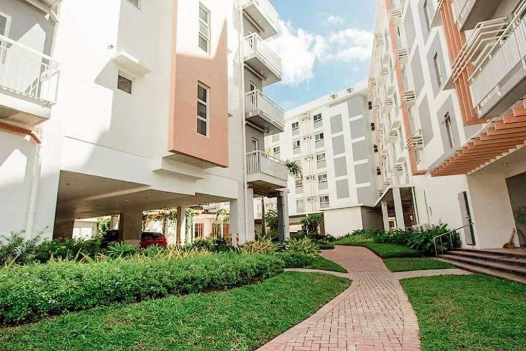 Apartment Affordable Condo, Near It Park *