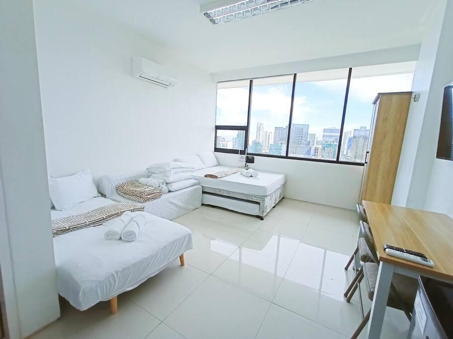 15h Walking Distance To Ayala And It Park With Wifi *