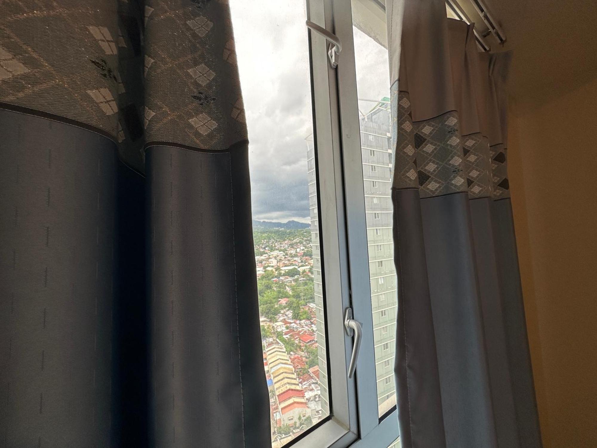 Avida Riala Tower One 2511 It Park Apartment *