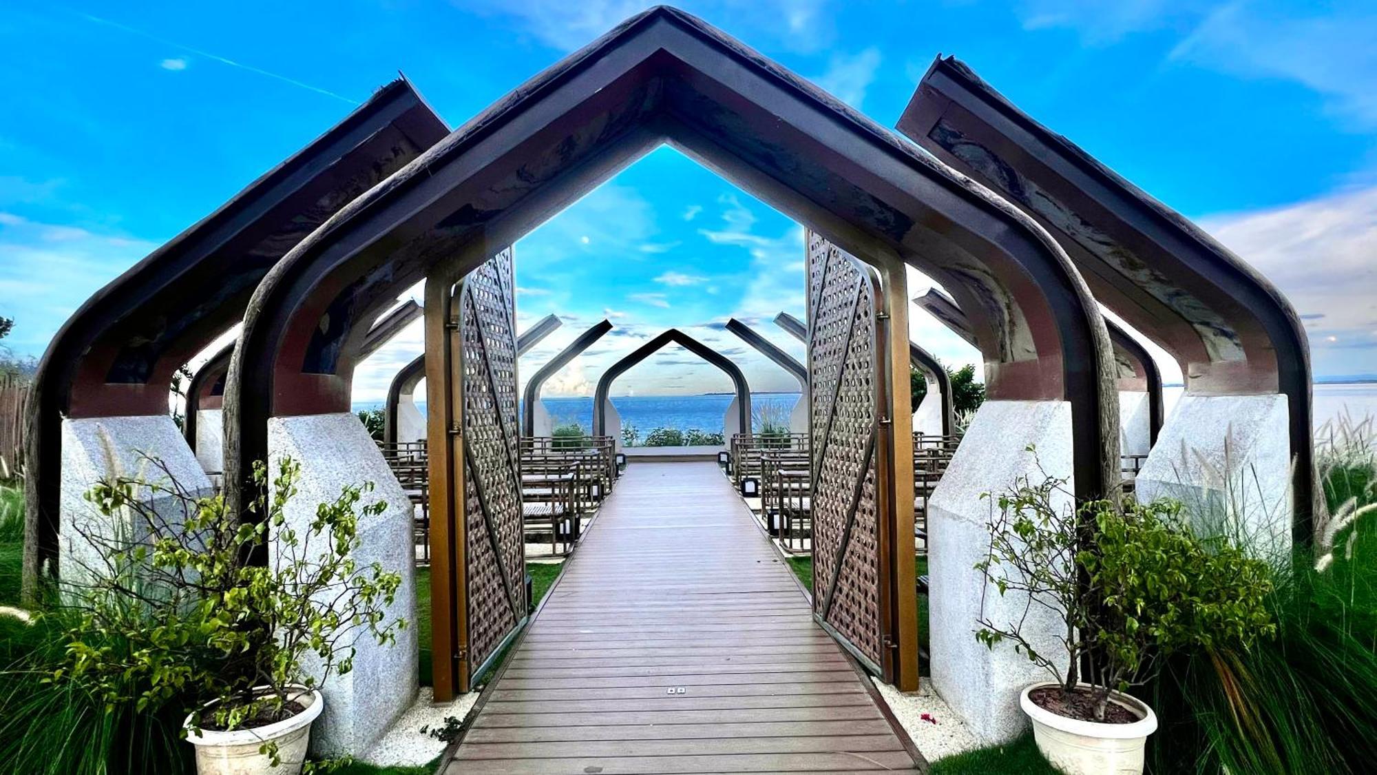 1br Mactan New Town Free Pool 10 Min To The Beach Near Airport Ocean View