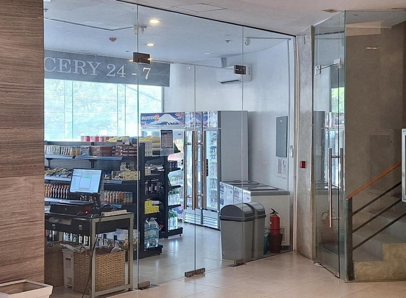 Modern & Comfy - Steps From Ayala Mall, Apartamento Cebu